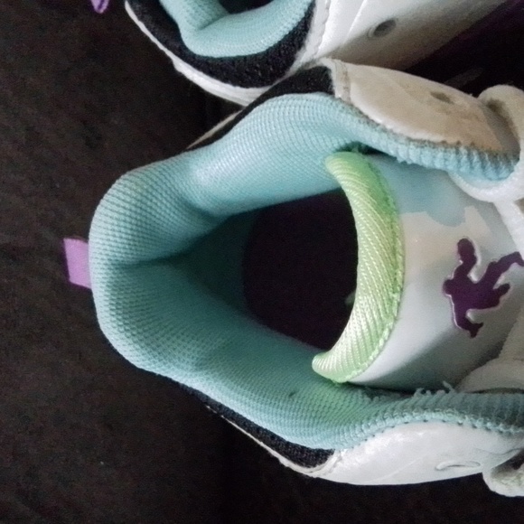 AND1 sneaker white/black/blue size 3 youth - Picture 8 of 15